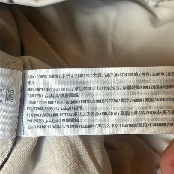 Abercrombie & Fitch Sloane ultra High Rise Pleated Shorts in Light Taupe - Picture 9 of 9